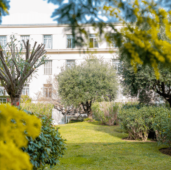 la rosée et son jardin d'art et de vie à Nice